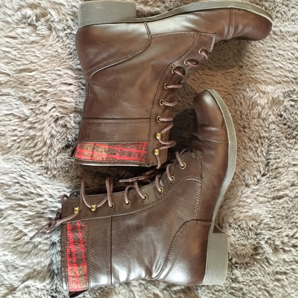 Boots - Picture 2 of 8